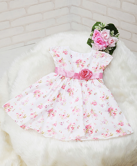 白にピンクの花のドレス