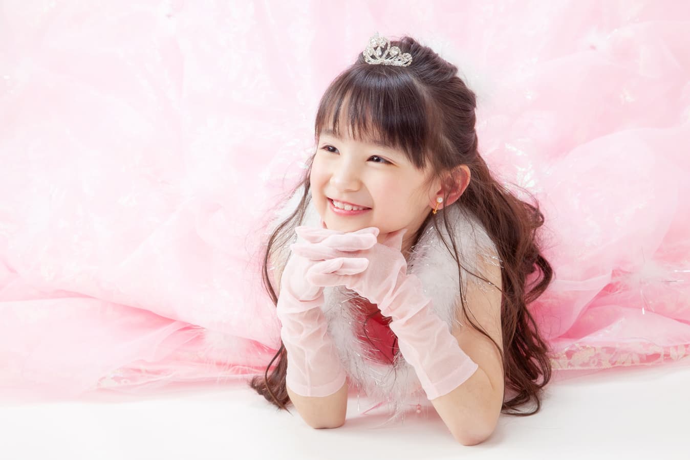 ７歳のドレスの女の子